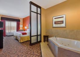 Holiday Inn Express & Suites ALPINE SOUTHEAST by IHG 3