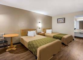 Econo Lodge Live Oak 5