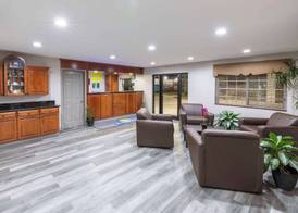 Days Inn by Wyndham Baytown TX 2
