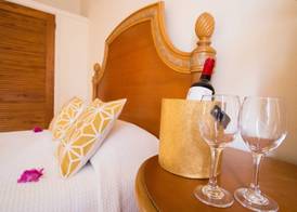 Connie's Comfort Suites 5