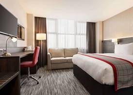 Ramada by Wyndham Cobham 4