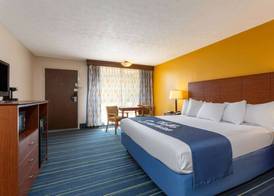 Days Inn by Wyndham Breezewood 4