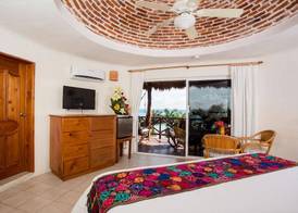 Hotel La Joya 3