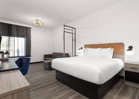 La Quinta Inn & Suites by Wyndham Olive Branch 5
