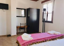 Denis House 1930 Cozy Private Rooms with Authentic Charm 4