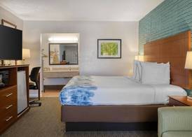 Best Western Hendersonville Inn 4