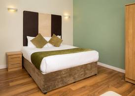 Roomzzz Leeds Headingley 4