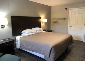 Deerfield Inn and Suites - Fairview 2