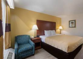 Quality Inn & Suites Greensboro near Lake Oconee 5