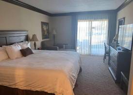 Fourwinds Lakeside Inn & Marina 5