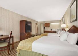Ramada by Wyndham Saginaw Hotel & Suites 3