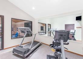 Super 8 by Wyndham Dodgeville 3