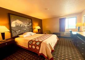 Super 8 by Wyndham Melrose 5