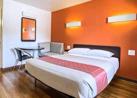 Super 8 by Wyndham Walnut Creek 4