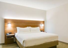 Holiday Inn Express & Suites RUSSELLVILLE by IHG 3