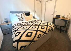 Darlington Suites by SA Stays 4