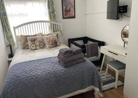Slough - Sleeps 3 - PetFriendly - Riverside - Bay 3