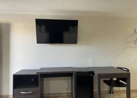 Baymont by Wyndham Bakersfield 4