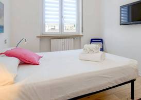 Immaculate 2-bed Apartment in Desenzano del Garda 5