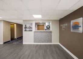 Suburban Studios Milwaukee Airport 3