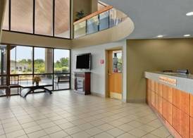 Ramada by Wyndham Columbus North 2
