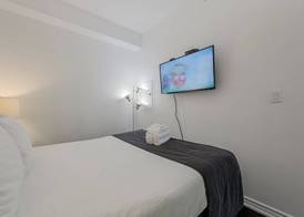 Canada Suites on Bay 4