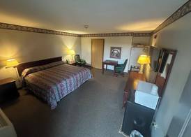Oasis Inn Kenosha 4