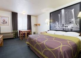 Super 8 by Wyndham Bernalillo 4