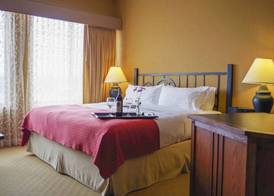 Holiday Inn PEWAUKEE-MILWAUKEE WEST by IHG 2