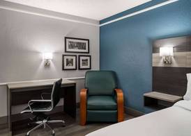 La Quinta Inn by Wyndham Victoria 5