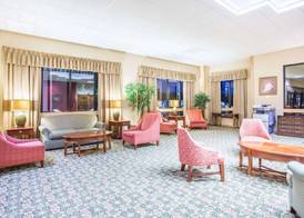 Days Inn & Suites by Wyndham Sutton Flatwoods 2