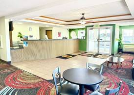 Super 8 by Wyndham Sweet Springs 3