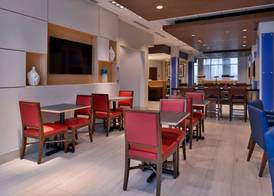 Holiday Inn Express & Suites MARSHALLTOWN by IHG 2