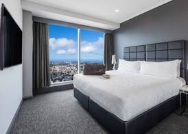 Meriton Suites World Tower, Sydney 3