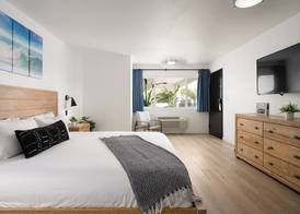 The Surfbreak Hotel 4