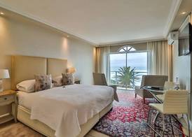 Hermanus Beachfront Lodge 3