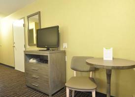 Super 8 by Wyndham Revelstoke BC 4