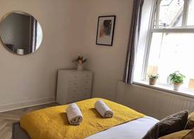 Modern 3-bedrooms house with 6 guests 2