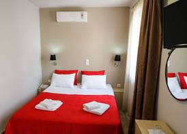 LUX Hotel 5 mins walk from port of Piraeus and metro station 4