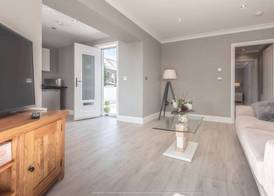 1 Bed Cottage-Sleeps 2-Parking-Pets-Hot Tub 2