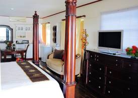 Beachcombers Hotel 2