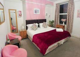 Ellies Guest House 5