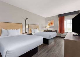 La Quinta Inn & Suites by Wyndham Ft. Pierce 5