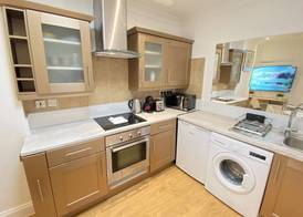 Impeccable 2-bed Apartment in Central London 5