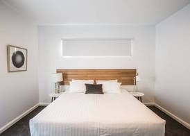 Island Quarters 4