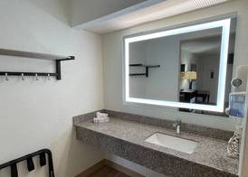 Tricove Inn & Suites 2