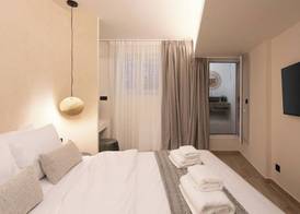 Cozy & Chic Stay Near Metro Station 5