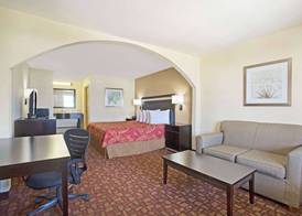 Days Inn by Wyndham Hammond 4