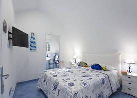 De Vivo Realty - Blue Angels Relais 4