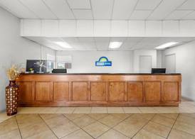 Days Inn by Wyndham Huntington 4